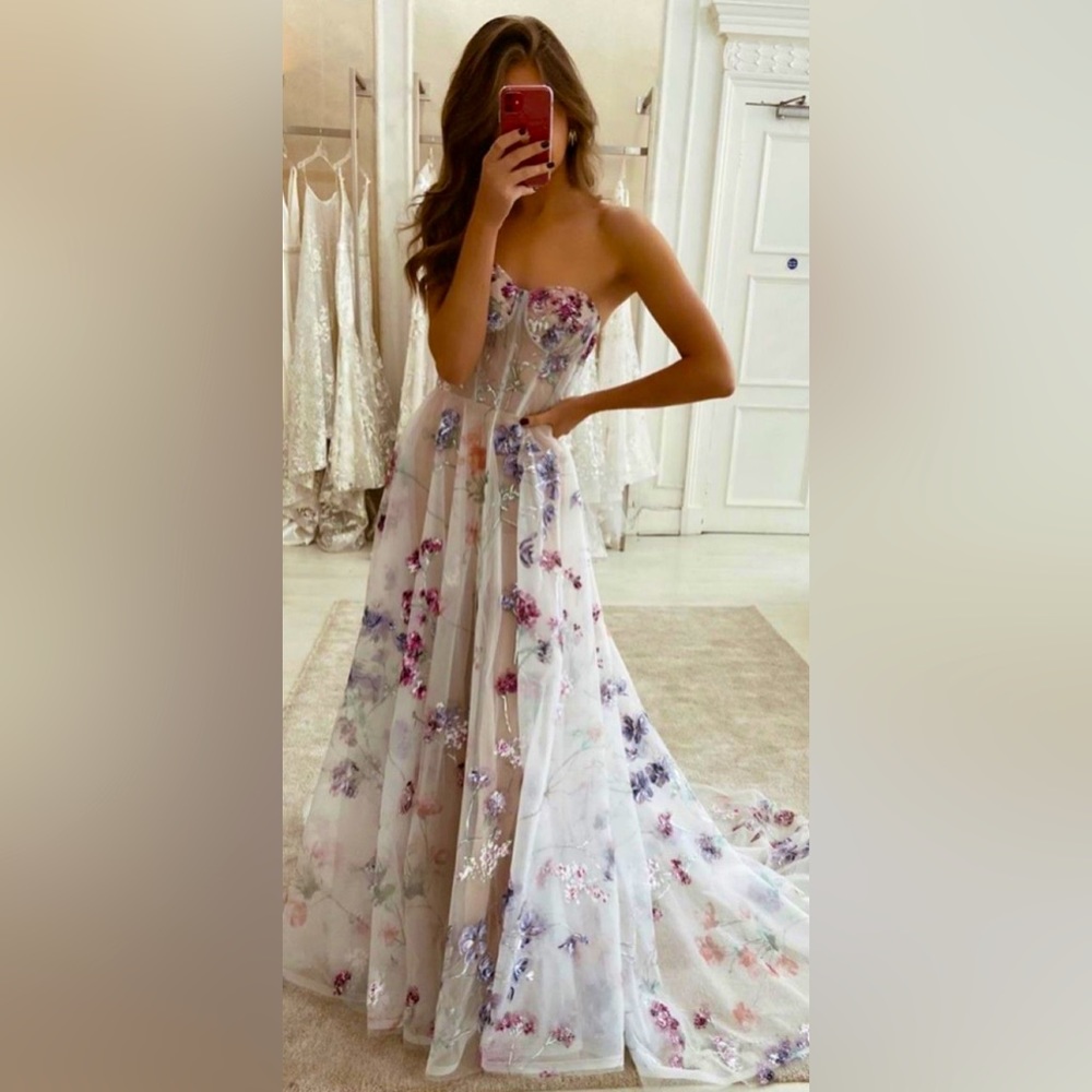 White Floral Strapless Corset Prom dress Size 2 NEVER WORN